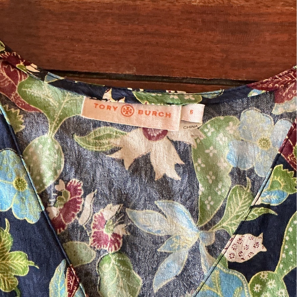 Tory Burch Garden Wisteria Silk Dress Size 6 Fit & Flare, Side Zip, Button Back - Picture 4 of 8